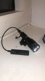 Airsoft flashlight for gun. Button system, Sport en Fitness, Ophalen of Verzenden, Zo goed als nieuw