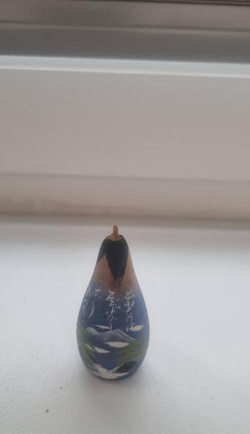 Schattig peertje kokeshi beschikbaar voor biedingen