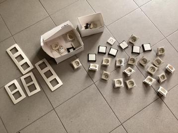 Lot niko stopcontacten  beschikbaar voor biedingen