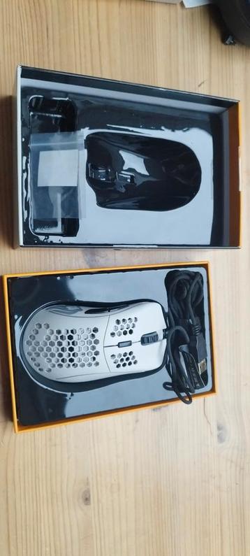 Glorious Model D wired gaming muis White beschikbaar voor biedingen