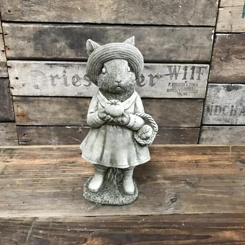 Betonnen tuinbeeld - mevrouw konijn, Tuin en Terras, Tuinbeelden, Nieuw, Dierenbeeld, Beton, Ophalen of Verzenden