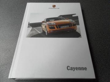 Livre Porsche Cayenne Orange 2008 (couverture rigide) disponible aux enchères