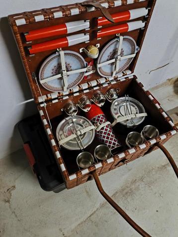 oude vintage picknick mand irum beschikbaar voor biedingen