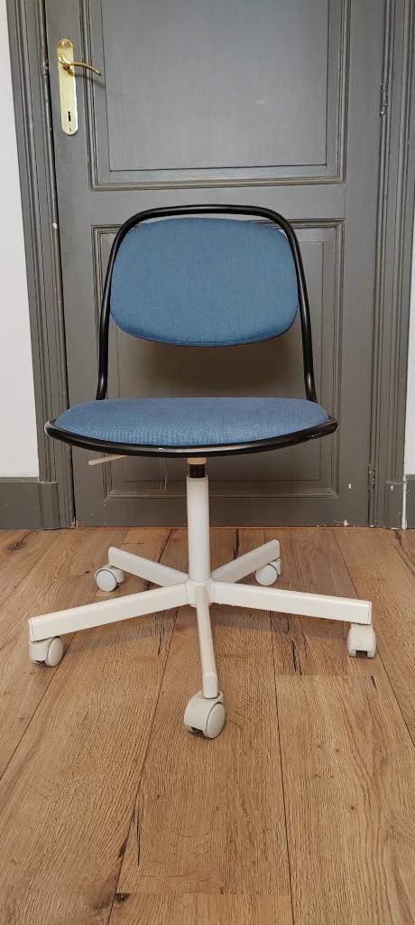 Chaise pivotante IKEA ÖRFJÄLL,  noir/bleu foncé, Huis en Inrichting, Overige Huis en Inrichting, Zo goed als nieuw, Ophalen