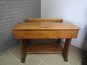 Oude houten schoolbank - gerenoveerd en in perfecte staat beschikbaar voor biedingen