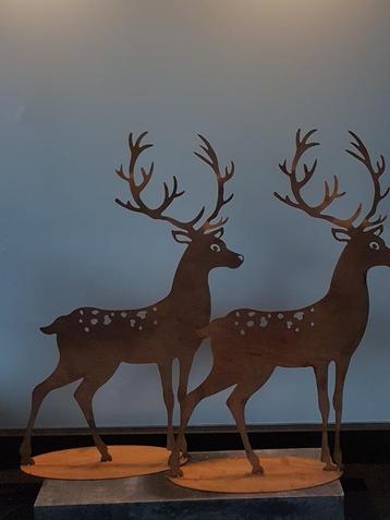 Kerst rendieren op voet beschikbaar voor biedingen