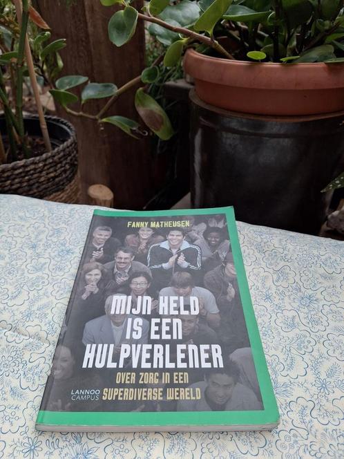 Fanny Matheusen - Mijn held is een hulpverlener, Boeken, Wetenschap, Zo goed als nieuw, Ophalen of Verzenden