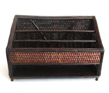 Vintage bamboe met rotan bureau- brievenstandaard van de ´60 beschikbaar voor biedingen