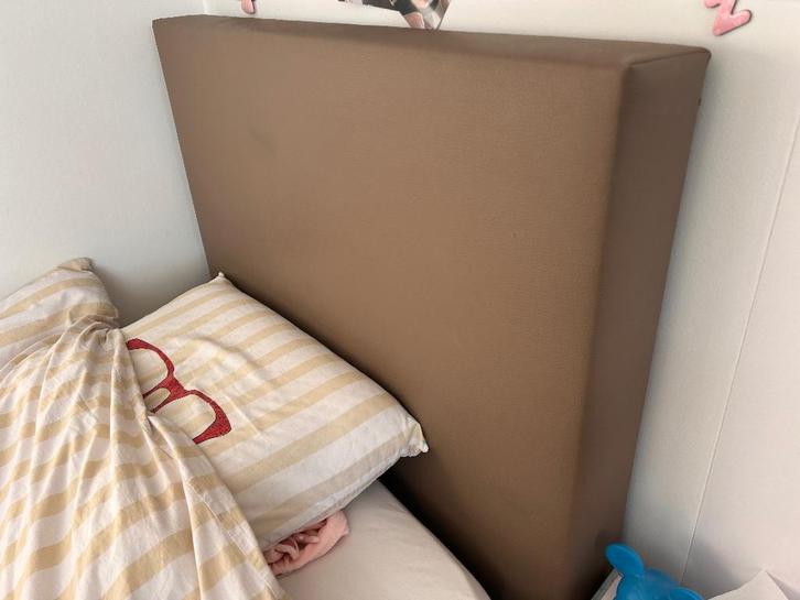 1 persoons boxspring met poef en hoofdbord, Huis en Inrichting, Slaapkamer | Boxsprings, Gebruikt, Eenpersoons, Bruin, Ophalen