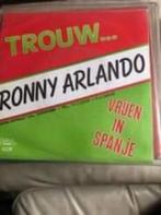 7" Ronny Orlando, Vrijen in Spanje / Trouw, Cd's en Dvd's, Vinyl | Nederlandstalig, Ophalen of Verzenden, Levenslied of Smartlap