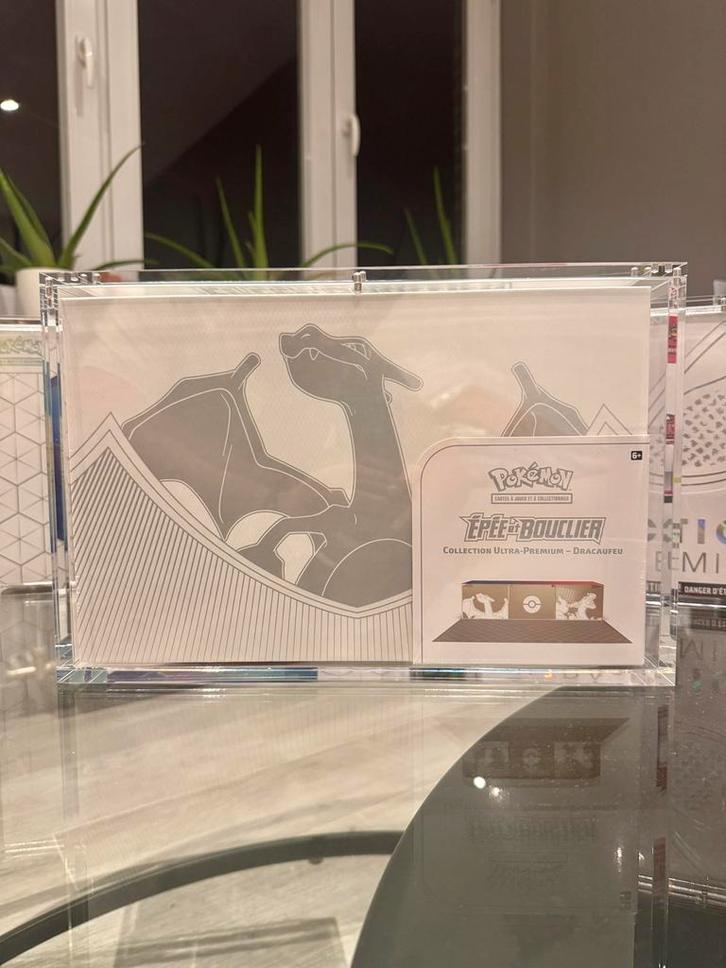 Magnetische bescherming van acryl voor UPC DRACAUFEU Pokémon, Hobby en Vrije tijd, Verzamelkaartspellen | Pokémon, Nieuw, Ophalen of Verzenden