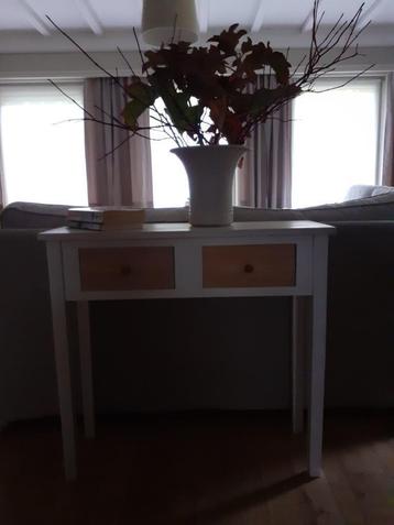 Sidetable beschikbaar voor biedingen
