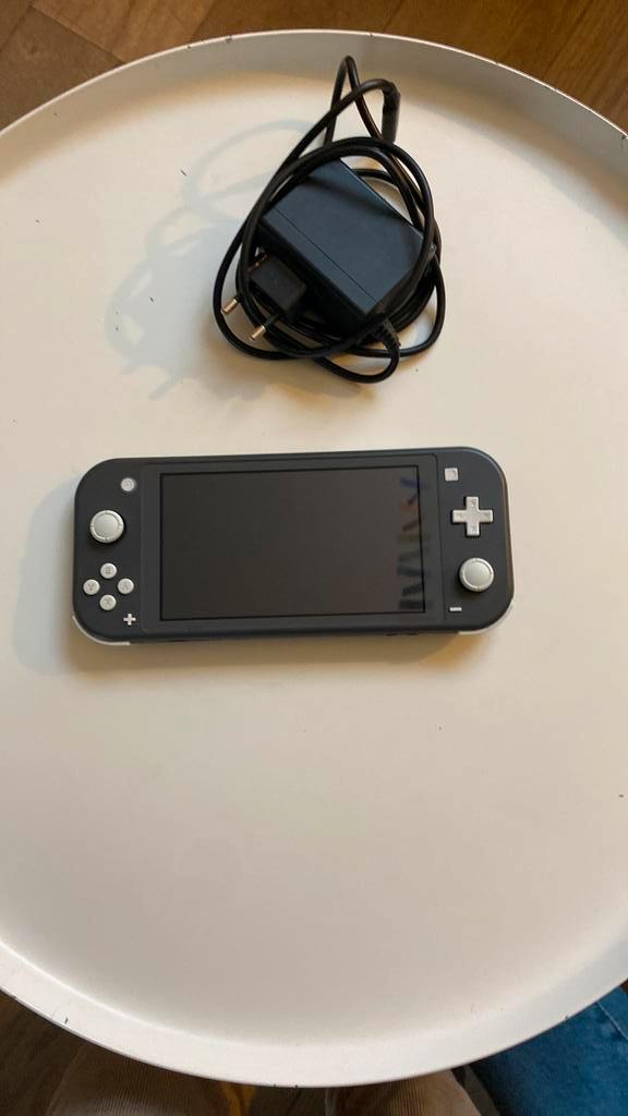 Nintendo Switch Lite, Games en Spelcomputers, Spelcomputers | Nintendo Switch, Zo goed als nieuw, Zonder controller, Met games