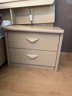 Petite table de nuit, Maison & Meubles, Chambre à coucher | Tables de chevet, Enlèvement, Utilisé