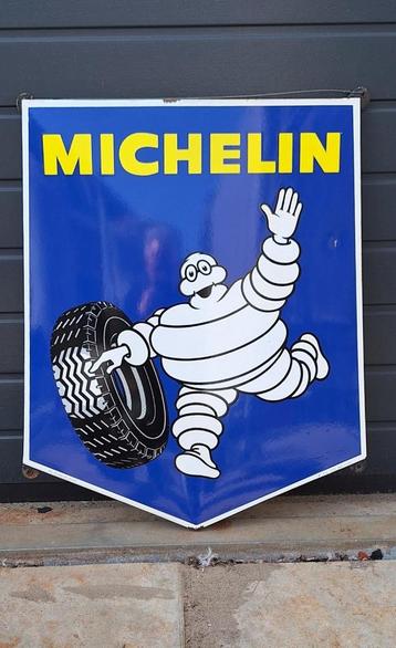 Groot emaille bibendum reclamebord van Michelin banden. beschikbaar voor biedingen