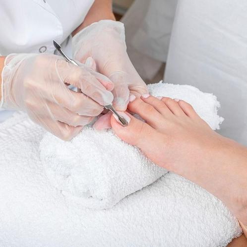 PEDICURE EN WIMPERS VOOR VERZORGDE VROUWEN, Handtassen en Accessoires, Uiterlijk | Gezichtsverzorging, Verzorging, Ophalen of Verzenden