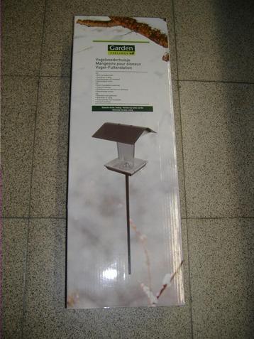 Vogelvoederhuisje beschikbaar voor biedingen