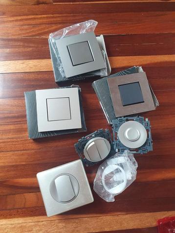 Set nieuwe Nikon- en Legrand-schakelaars beschikbaar voor biedingen