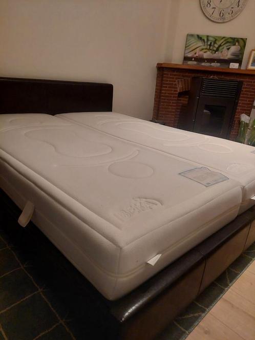 À VENDRE – Lit 160x200 en cuir avec matelas Beka et s/Auping, Huis en Inrichting, Slaapkamer | Boxsprings, Zo goed als nieuw, Ophalen
