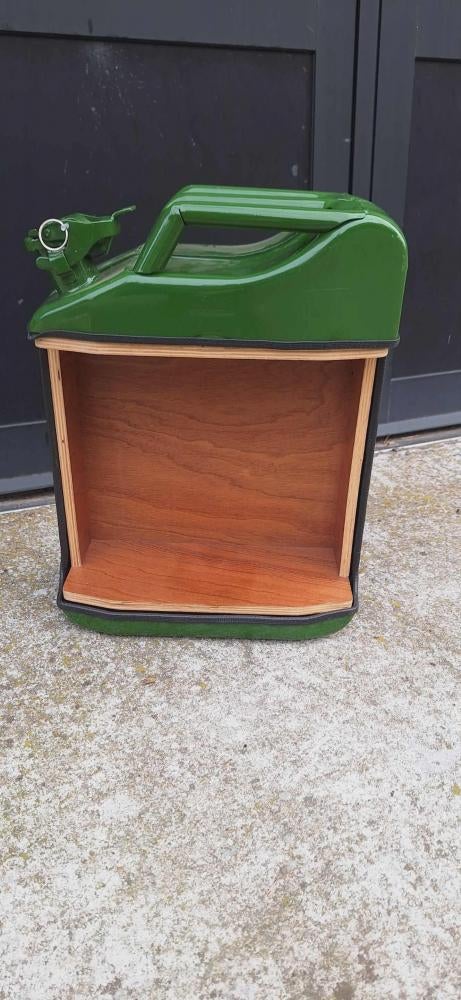 Jerrycan omgebouwd als stoer en uniek kastje😎, Huis en Inrichting, Woonaccessoires | Overige, Zo goed als nieuw, Ophalen of Verzenden