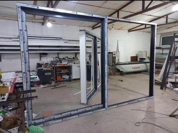 Fenêtres en PVC, portes, portails de garage en aluminium 