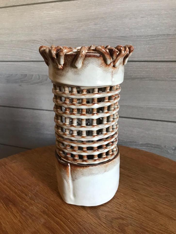 Très beau vase tressé en céramique, Antiquités & Art, Antiquités | Céramique & Poterie, Enlèvement ou Envoi