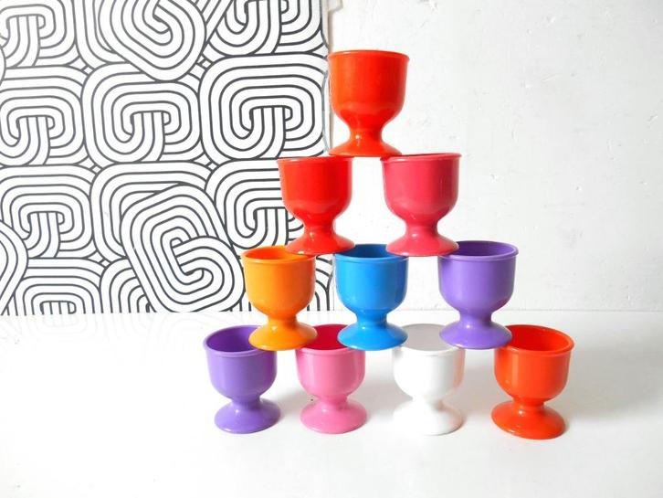 10 Kleurrijke vintage eierdopjes. Of 6 Oranje stuks?, Antiek en Kunst, Curiosa en Brocante, Verzenden
