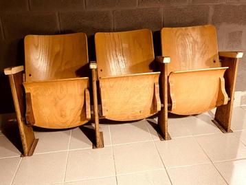 HOUTEN KLAPSTOELEN - FILMSTOELEN  beschikbaar voor biedingen
