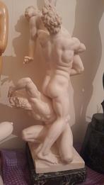 Magnifique sculpture classique femme nue porter par 2 hommes, Antiquités & Art, Art | Sculptures & Bois, Enlèvement ou Envoi