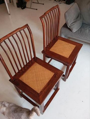 2 chinese antiek stoelen  beschikbaar voor biedingen