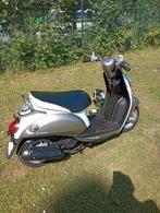 50cc 2 takt scooter +helm+slot met 4500km zo goed als nieuw, Ophalen, Zo goed als nieuw