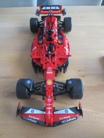 ferrari SF-24 model 1/8 disponible aux enchères