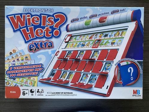 Wie is het? Extra (elektronisch) incl 6 speelkaarten, Hobby en Vrije tijd, Gezelschapsspellen | Bordspellen, Zo goed als nieuw