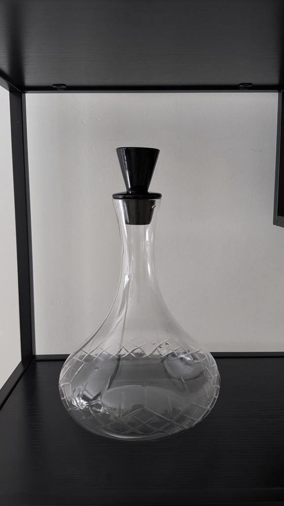 Luxe glazen karaf met zwarte stop - geslepen design, Verzamelen, Glas en Drinkglazen, Ophalen