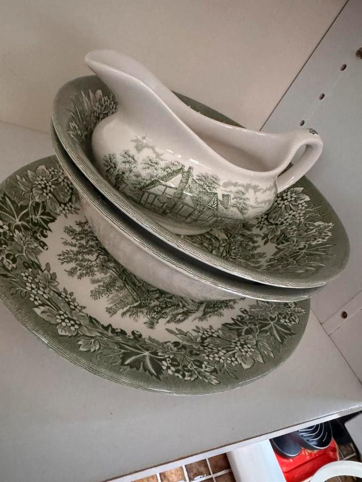 Groene schaal + 2 kommen + sauskom (Old Inns / Castle), Maison & Meubles, Accessoires pour la Maison | Plataux & Paniers, Comme neuf