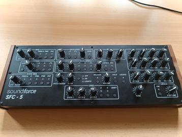 Soundforce sfc 5 (controller voor prophet 5 vst's), Musique & Instruments, Synthétiseurs, Enlèvement, Comme neuf
