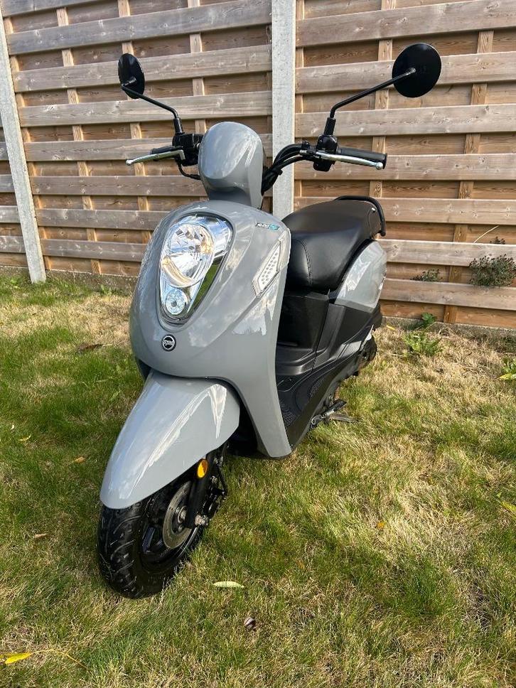Sym Mio i50 TOPSTAAT, Fietsen en Brommers, Scooters | SYM, Zo goed als nieuw, Mio, Klasse A (25 km/u), Benzine, Ophalen