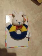 knuffel konijntje met rammelaar splinternieuw geschenk, Kinderen en Baby's, Ophalen of Verzenden, Nieuw, Rammelaar