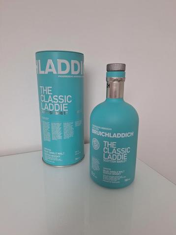 Leuke decoratieve fles met koker beschikbaar voor biedingen