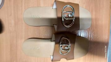 Sandale en cuir Liu Jo pointure 36 comme neuve beschikbaar voor biedingen