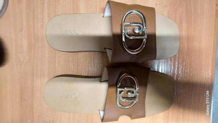 Sandale en cuir Liu Jo pointure 36 comme neuve, Kleding | Dames, Schoenen, Zo goed als nieuw, Ophalen of Verzenden