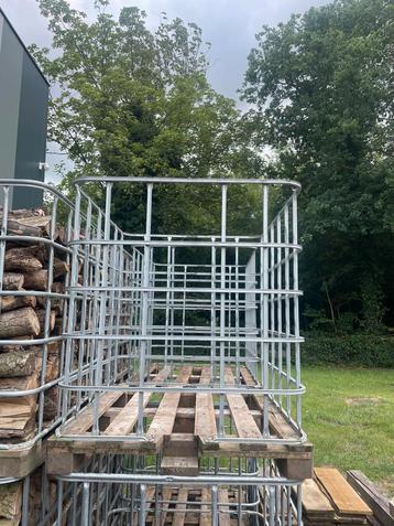 IBC kooien te koop. beschikbaar voor biedingen