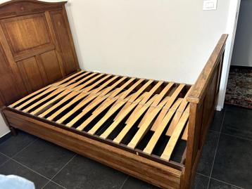 Antiek bed beschikbaar voor biedingen