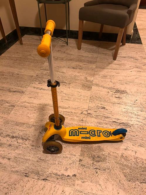 Trottinette Mini Micro Deluxe couleur Jaune en excellentétat, Fietsen en Brommers, Steps, Zo goed als nieuw, Ophalen