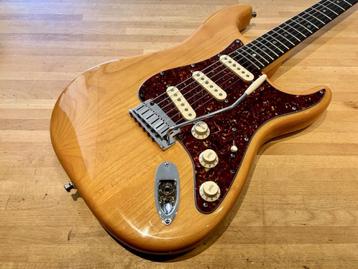 Fender 2004 American Deluxe Premium Ash Stratocaster naturel disponible aux enchères