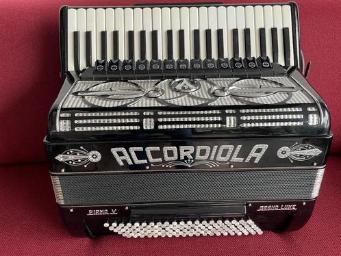 Accordiola Piano V Grande Luxe Cassotto accordeon . 5 korig, Muziek en Instrumenten, Accordeons, Gebruikt, Toetsaccordeon, 120-bas