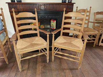 Chaises en bois avec assise large avec accoudoirs  beschikbaar voor biedingen