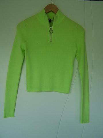 Groene T-shirt/koltrui beschikbaar voor biedingen