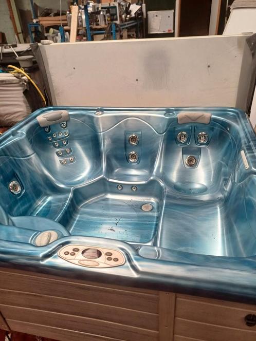 Jacuzzi.  Zeer zuinig. Gratis geleverd geplaatst, Tuin en Terras, Zwembad-toebehoren, Ophalen of Verzenden