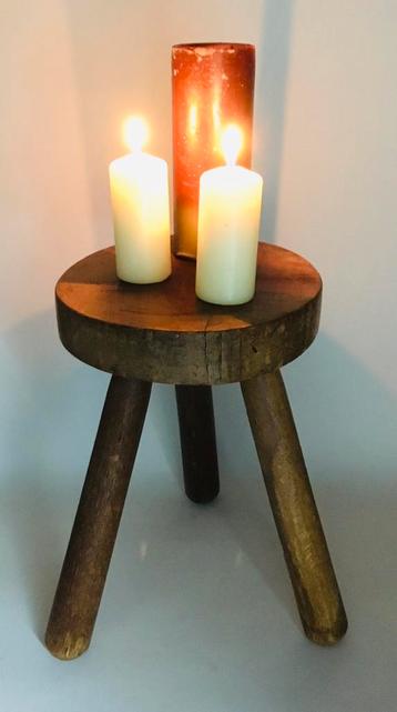 Vintage design brutalist houten tripod krukje melkstoel beschikbaar voor biedingen